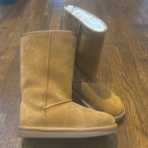 Koolabura by UGG classic tall size 3
